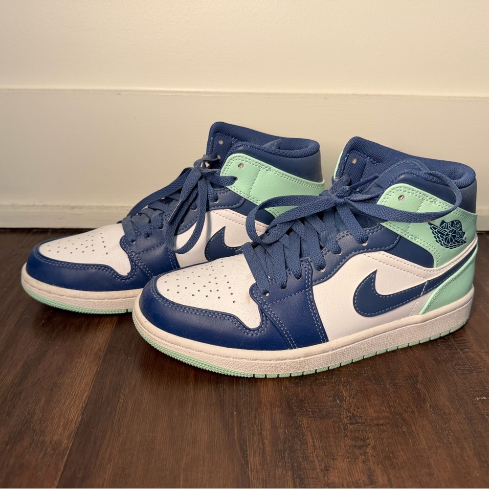 Nike Jordan 1 mids
